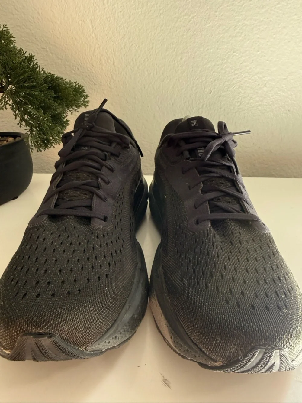 Brooks adrenaline 24 Men's All-Black Lightweight Running Shoe - Picture 3 of 9